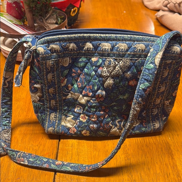 Vera Bradley animal kingdom retired print
Shoulder bag with matching coin purse - Picture 6 of 7